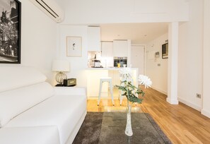 Smart TV - Latina Suite (Madrid)