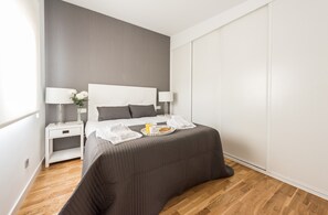 1 bedroom, in-room safe, iron/ironing board, free WiFi - Latina Suite (Madrid)