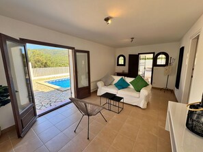 TV, DVD player, stereo - Villa Castell - Urb Mas Pere (Calonge)