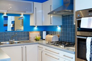 Apartment | Iron/ironing board, free WiFi, bed sheets - The Lookout at St Ninians (Crieff)