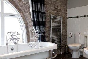 Bathroom - The Lookout at St Ninians (Crieff)