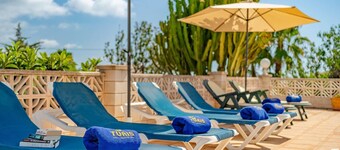 Benicolada - Grupo Turis - Calpe, Costa Blanca