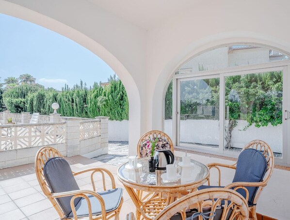 Outdoor dining - Benicolada - Grupo Turis - Calpe, Costa Blanca (Calpe)