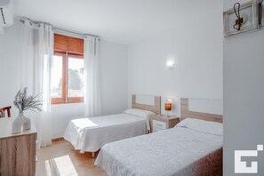 3 habitaciones, tabla de planchar con plancha y wifi gratis