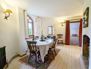 Dining - A charming and unique cottage in the centre of Chichester - sleeps 3 (Chichester)