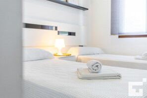 2 habitaciones, tabla de planchar con plancha y wifi gratis 