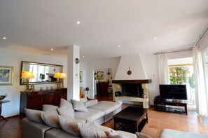 TV, fireplace - PIC DE L'OCELL (Begur)