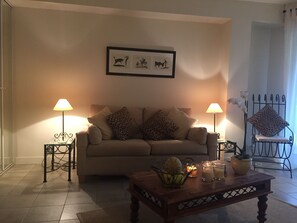 Smart TV, DVD player, stereo