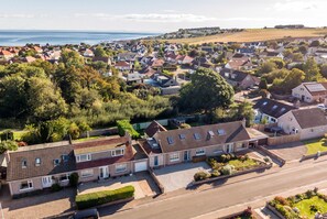 Exterior - Modern 2‑Bedroom St Andrews Retreat with Garden, Parking & Easy Walk to Harbour & East Sands (St. Andrews)