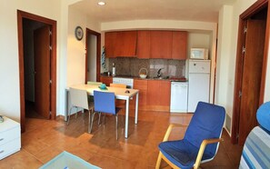 Frigorífico, microondas, horno y lavavajillas