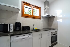 Kühlschrank, Mikrowelle, Ofen, Geschirrspüler