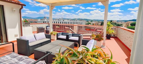 Little penthouse with amazing view over the historical center.