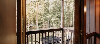 Snowater Condo #41 - A spacious condo with private sauna Wifi and a soaker tub