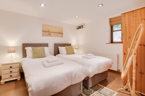 2 bedrooms, iron/ironing board, free WiFi, bed sheets - 2 Bed in Croyde (oc-longst) (Croyde)