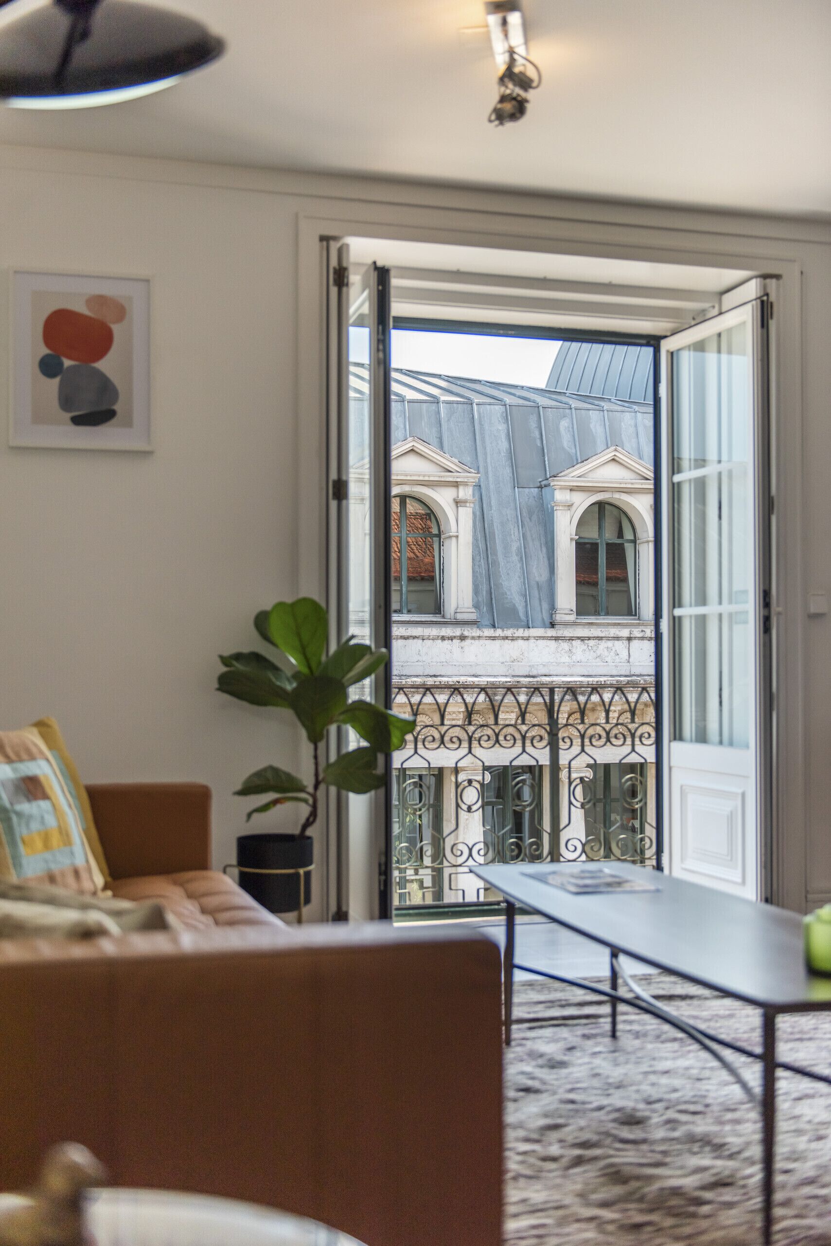 Fernseher, DVD-Player, Bücher