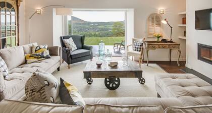 GRANARY, vuodepaikkoja 8, loistava latomuunnos. upeat näkymät lähellä Melrosea