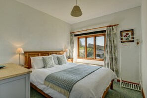 2 bedrooms, iron/ironing board, Internet, bed sheets