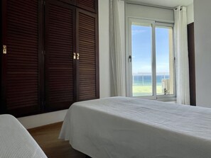 2 slaapkamers, een strijkplank/strijkijzer, gratis wifi, beddengoed