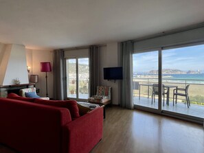 Télévision, cheminée