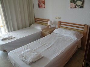 1 chambre, coffres-forts dans les chambres, fer et planche Ă repasser