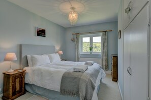 2 bedrooms, free internet, bed sheets