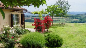 A house with a garden, a pergola with climbing plants, and a view of rolling hills. - Breathtaking views of the Chianti hills, Tradition, Sustainability and Design (Montespertoli/Firenze)