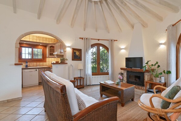 TV, fireplace - La Gaviota - Javea, Costa Blanca (Javea)