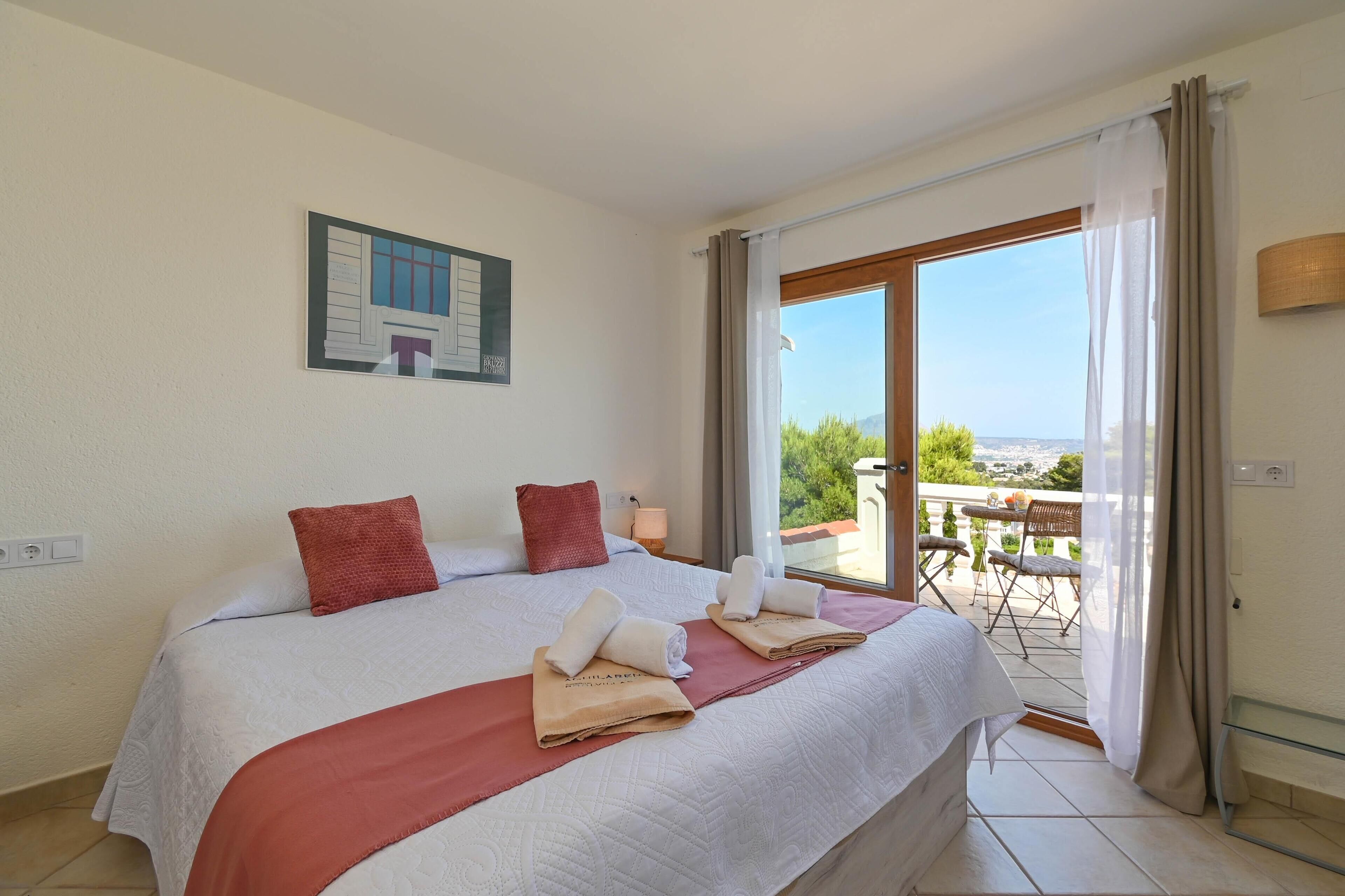 3 habitaciones, tabla de planchar con plancha, wifi y ropa de cama 