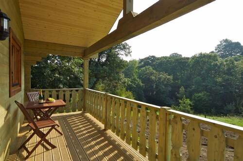 Honeysuckle Single Storey Log Cabin, sleeps up to 4