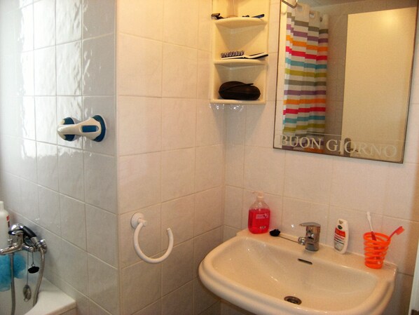 Bathtub