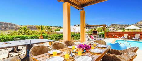 Villa (5 Bedrooms) | Exterior