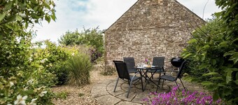 HERITAGE COTTAGE set in peaceful rural surroundings, Scottish Borders