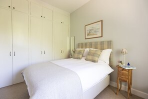 2 bedrooms, travel crib, WiFi, bed sheets - HERITAGE COTTAGE set in peaceful rural surroundings, Scottish Borders (Duns)
