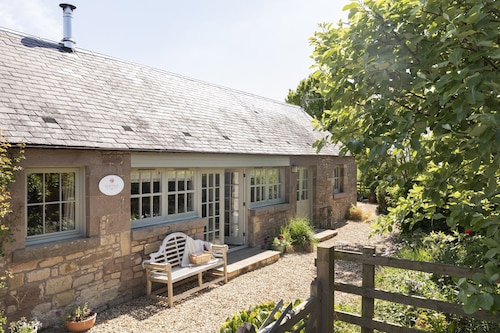 HERITAGE COTTAGE set in peaceful rural surroundings, Scottish Borders