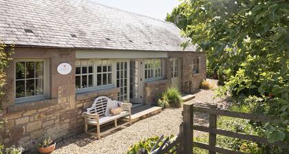 HERITAGE COTTAGE set in peaceful rural surroundings, Scottish Borders