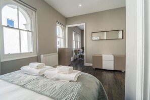 1 غرفة نوم وخدمة الإنترنت وملاءات أسرّة