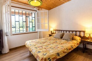 3 bedrooms, iron/ironing board, free WiFi