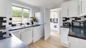 Microwave, oven, dishwasher, toaster - 4 Bed in Croyde (oc-withy) (Croyde)