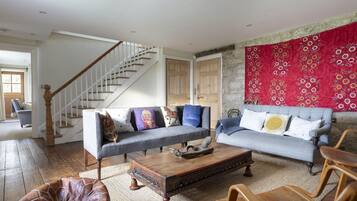 TV, fireplace, books, stereo