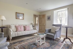 電視、壁爐、書籍、音響