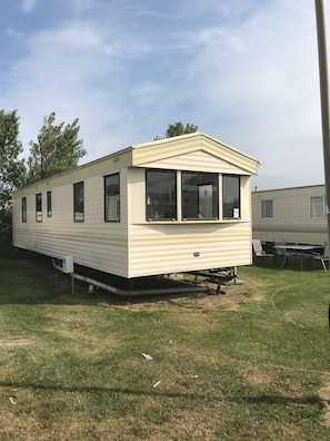 Exterior - Large 3 bedroom caravan in camber sands family friendly holiday Park. (Camber)