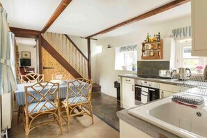 Réfrigérateur, micro-ondes, four, grille-pain