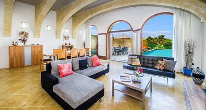 The Arches Holiday Home