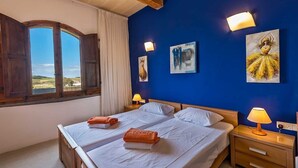 4 bedrooms, iron/ironing board, WiFi (free), bed sheets - The Arches Holiday Home (Ta' Kerċem)