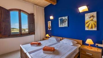 4 bedrooms, iron/ironing board, free WiFi, bed sheets