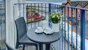 Unclassified image, 2 of 14, button - 2 Bed in Woolacombe (oc-narr9) (Woolacombe)