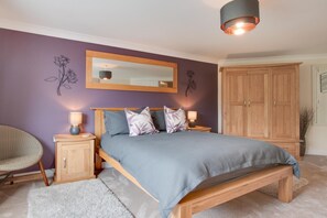 2 chambres, fer et planche à repasser, Wi-Fi gratuit, draps fournis