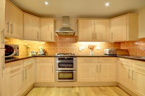 Microwave, oven, dishwasher, toaster - 2 Bed in Woolacombe (oc-narr9) (Woolacombe)