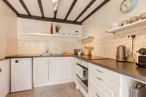 Microwave, oven, dishwasher, toaster - 2 Bed in Swimbridge (oc-n0208) (Swimbridge)