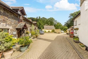 Property grounds - 2 Bed in Swimbridge (oc-n0208) (Swimbridge)